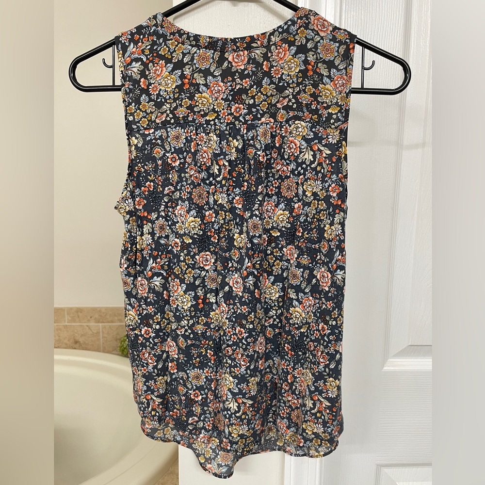 Ann Taylor Loft XXSP Mixed-Material Floral Top (Keyhole Front with Button) - Picture 3 of 8
